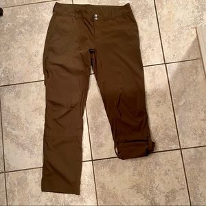 Columbia woman’s roll up pant green 14